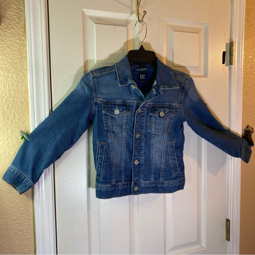 Gap Denim Girls Regular S SMALL Jean Jacket Buttons Pockets Classic Winter Blue